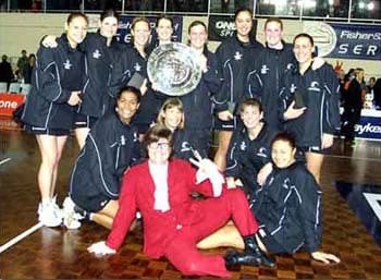 Austin Powers lying in front of a netball team for a group photo