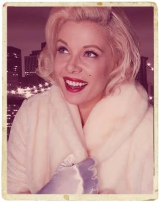 Marilyn Monroe tribute artist in a white fur wrap